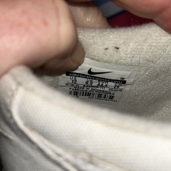 EUC WOMEN’S 12 WHITE NIKE CANVAS TENNIS SHOES - Picture 2 of 8